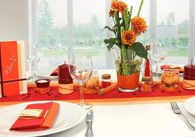 Tischdeko orange rot Fest