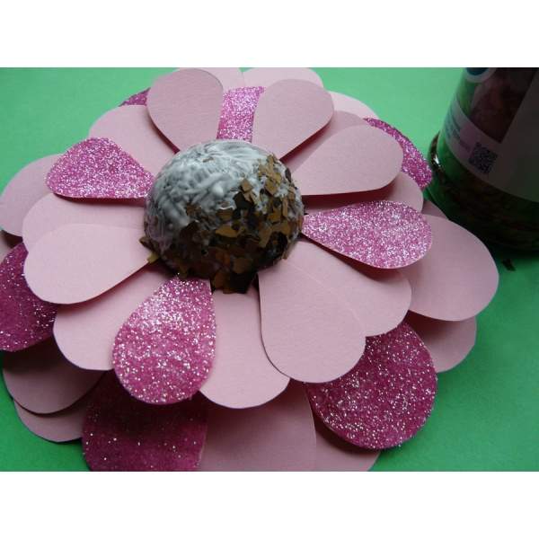 Herrlich schöne Blumen basteln aus Tonpapier | Die Anleitung gibt´s h