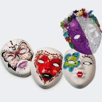 Kinder Gesichts Masken 12 Stück aus Kunststoff mit Gummizug weiße Karneval-Masken Kindermasken